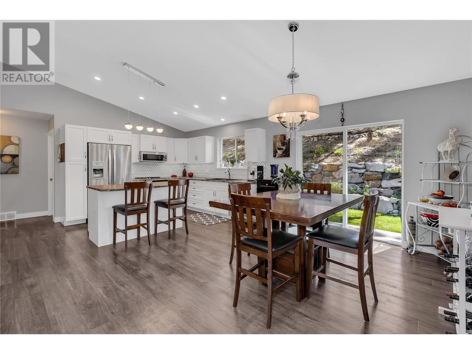 7075 Dunwaters Rd, Kelowna, BC V1Z 3W6