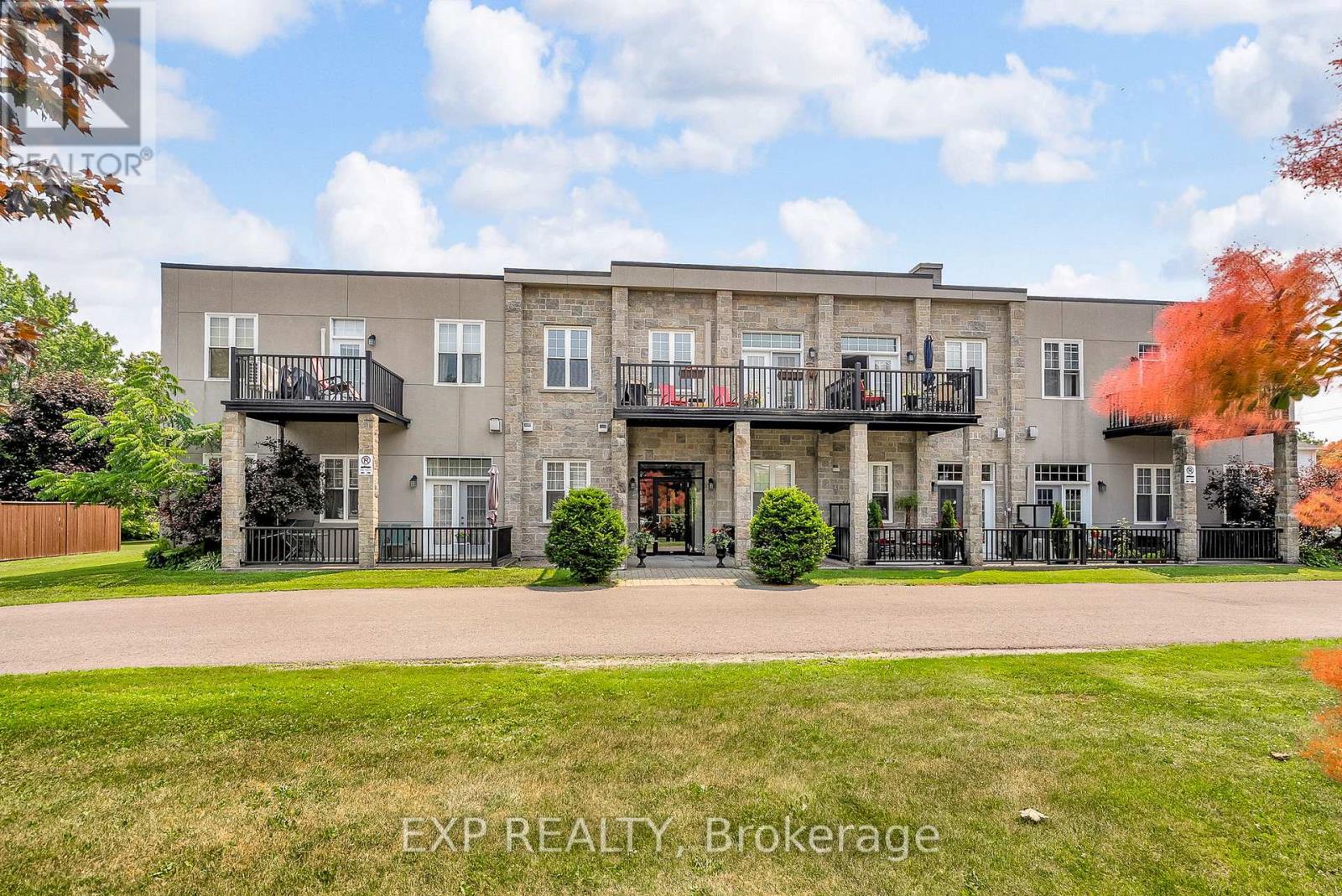 202 412 Fifth St E, Cornwall, ON K6H 2M2