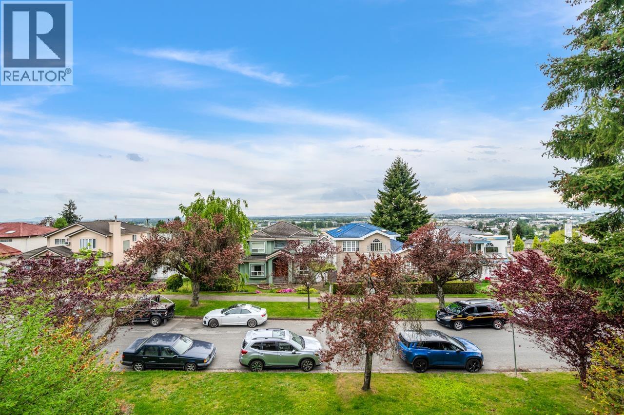 2085 Qualicum Dr, Vancouver, BC V5P 2M3