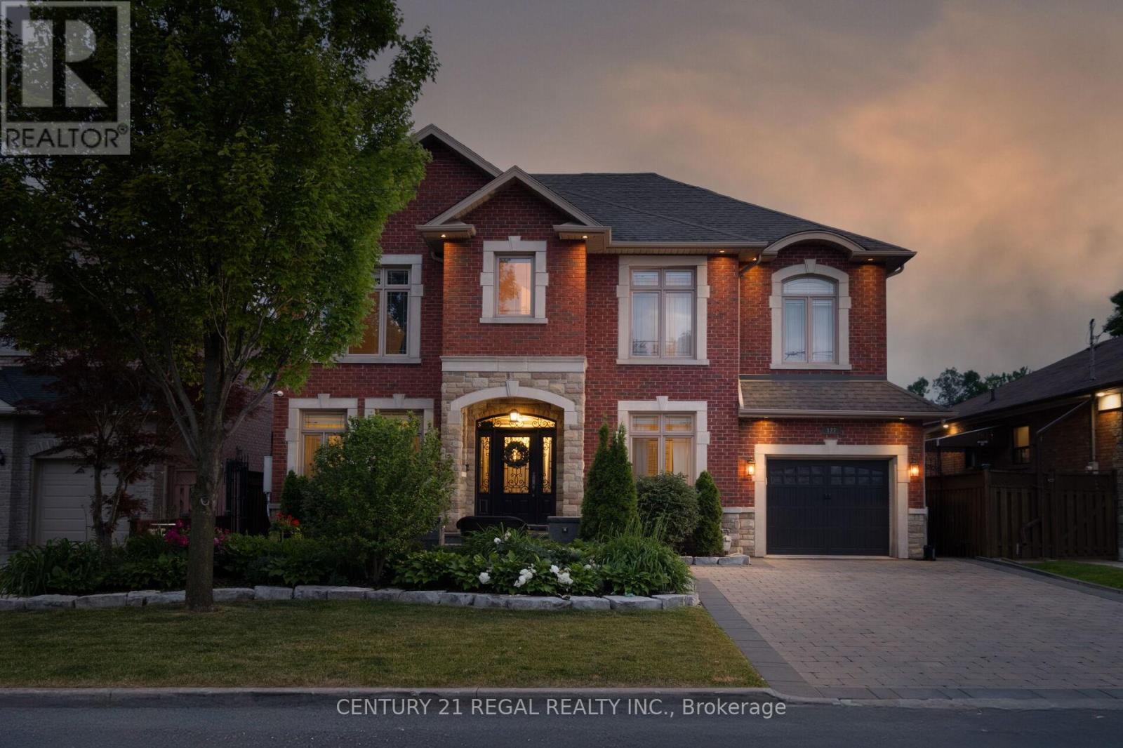 127 Sultana Ave, Toronto Englemount-lawrence, ON M6A 1T6