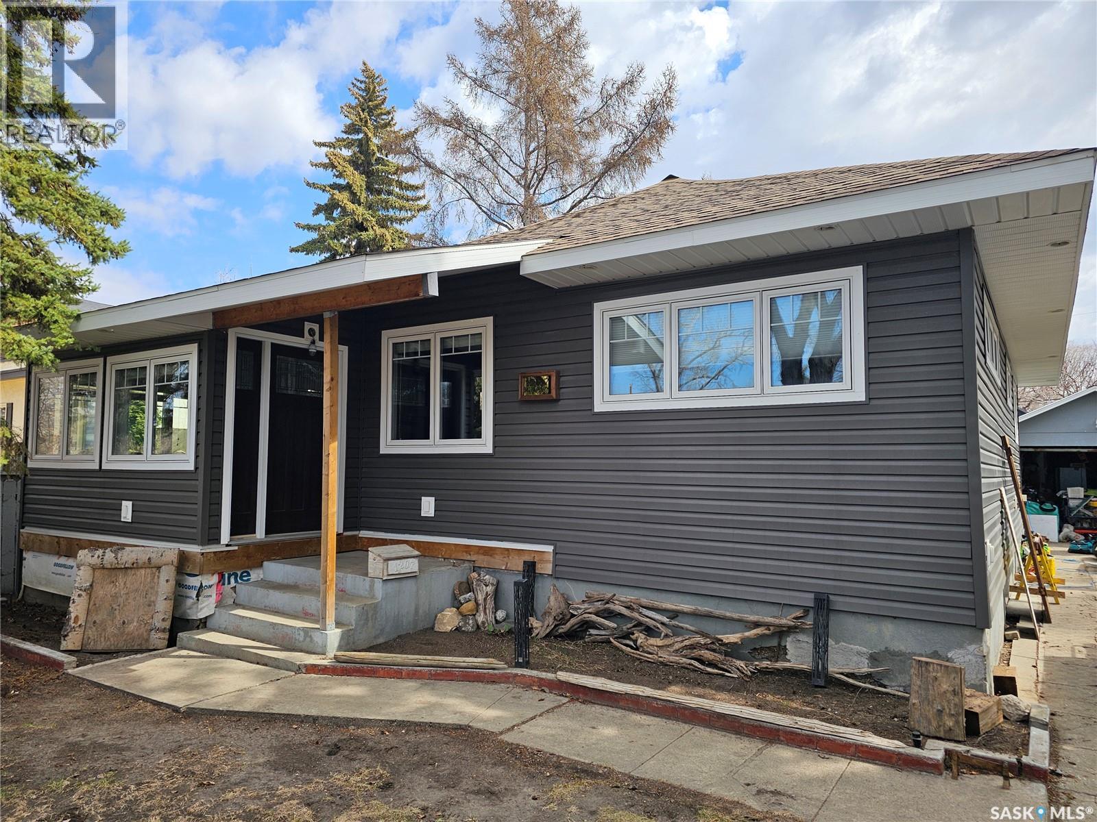 1207 Kilburn Ave, Saskatoon, SK S7M 0J6