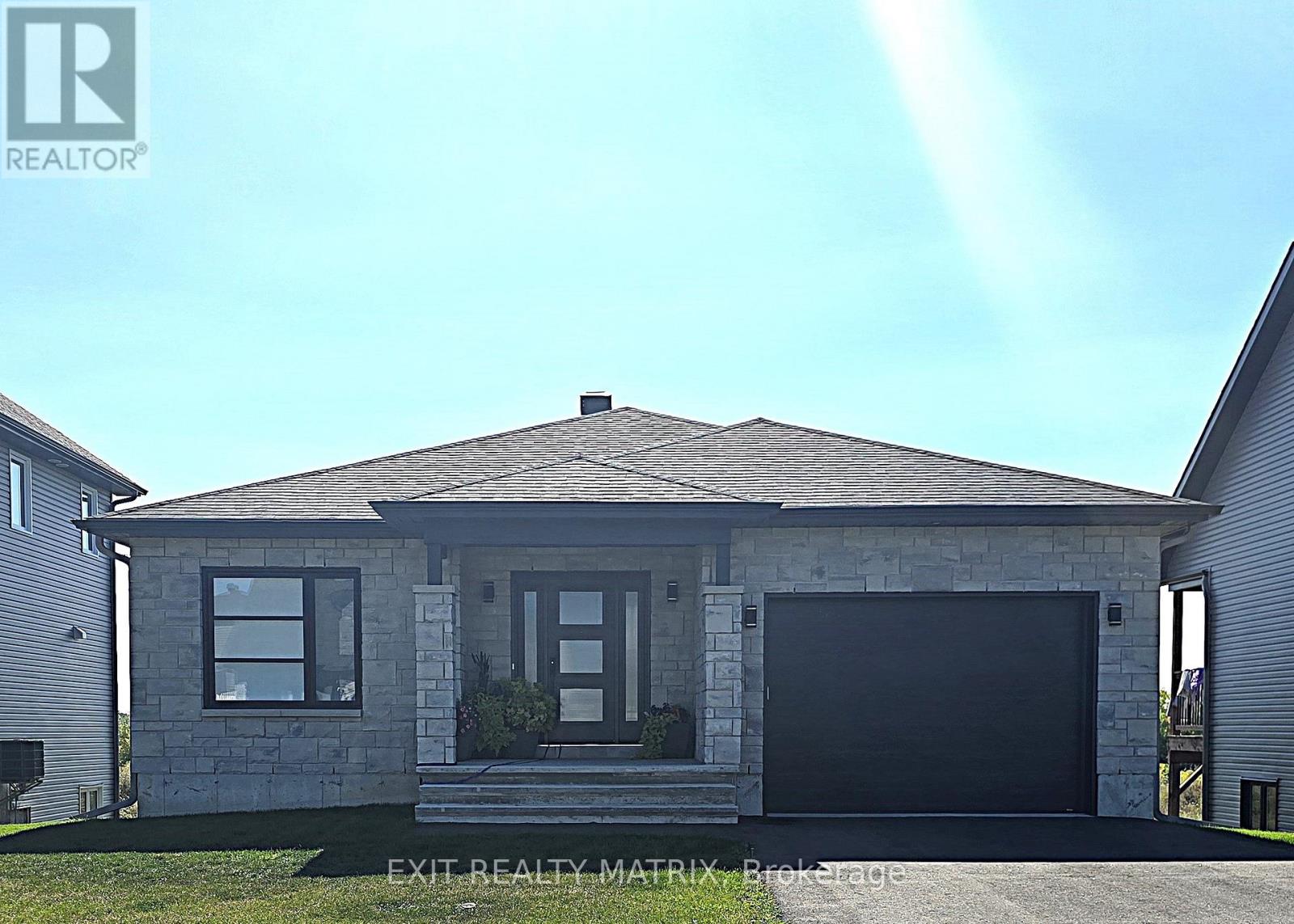 9 Glenco Rd, South Stormont, ON K0C 2A0