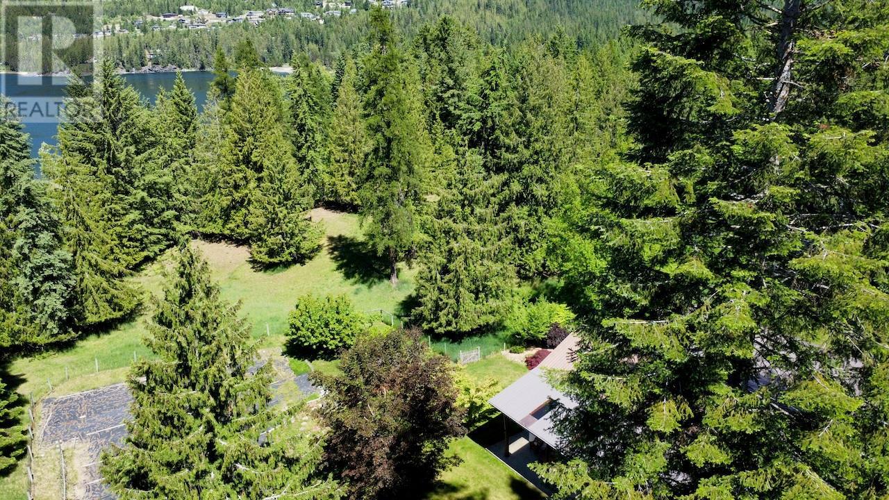 7047 Harropprocter Rd, Harrop, BC V1L 6R3