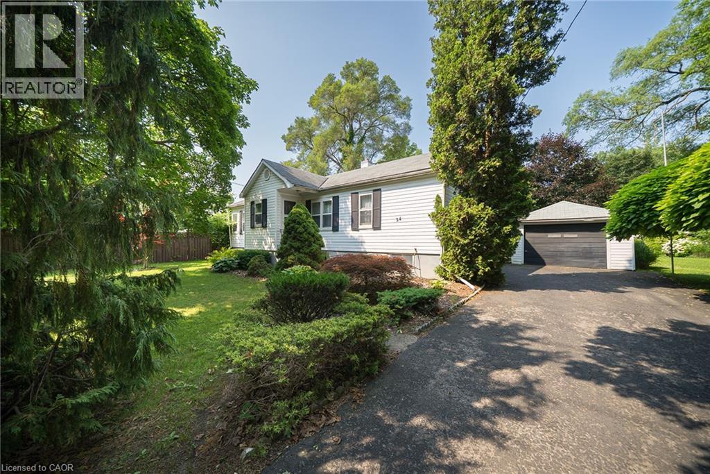 24 Hunt St N, Simcoe, ON N3Y 4J7