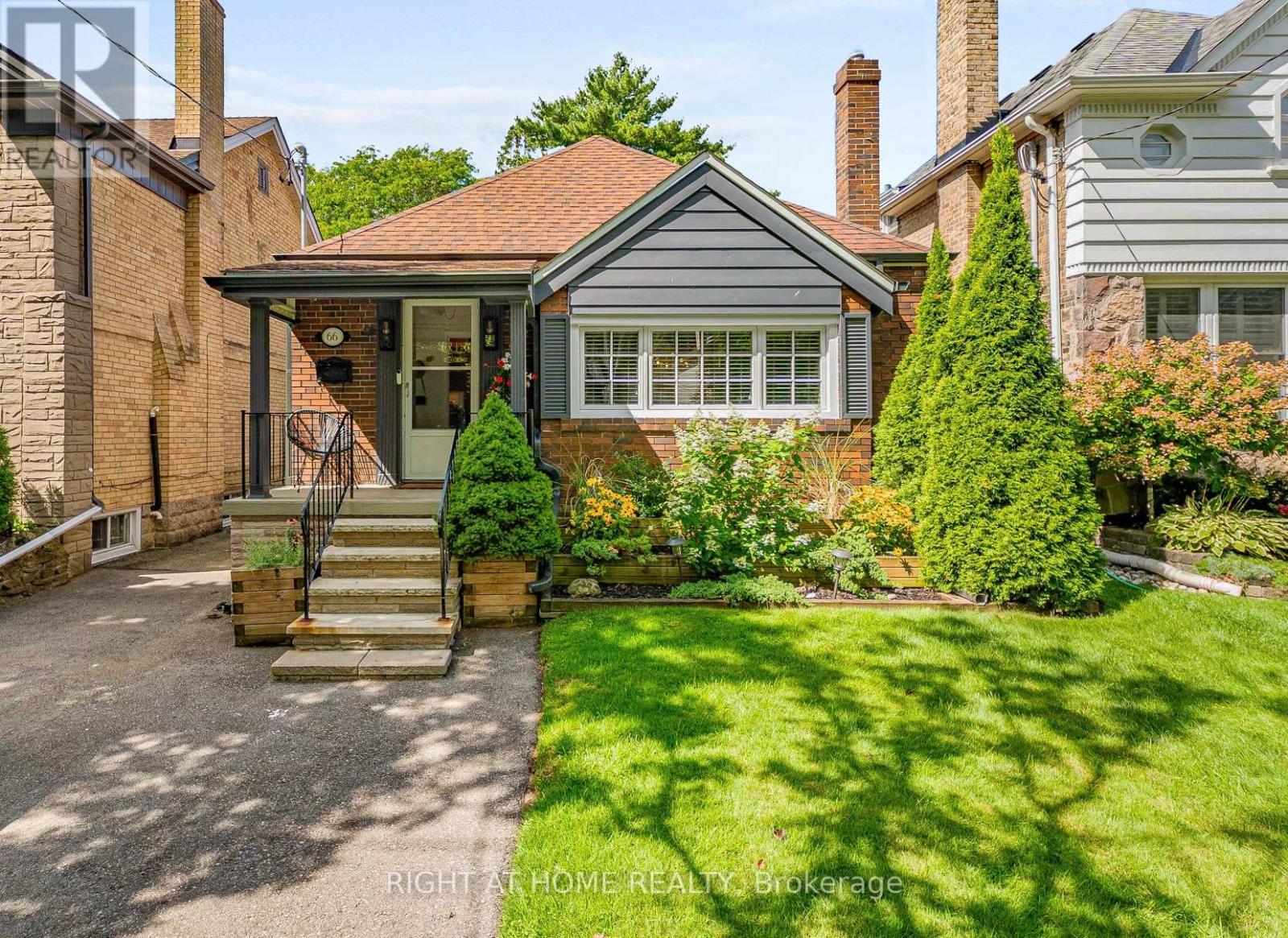 66 Cliveden Ave, Toronto, ON M8Z 3N1