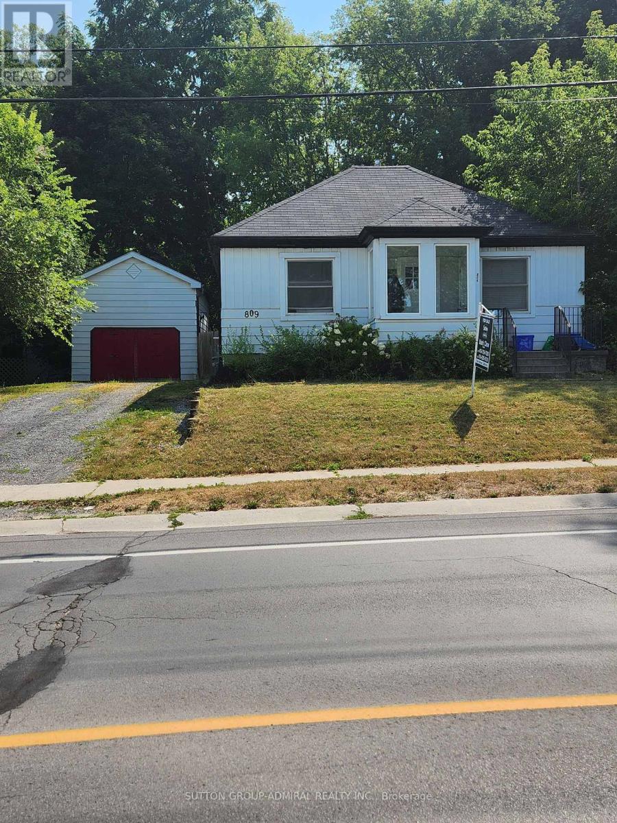 809 Portsmouth Ave, Kingston, ON K7M 1W6