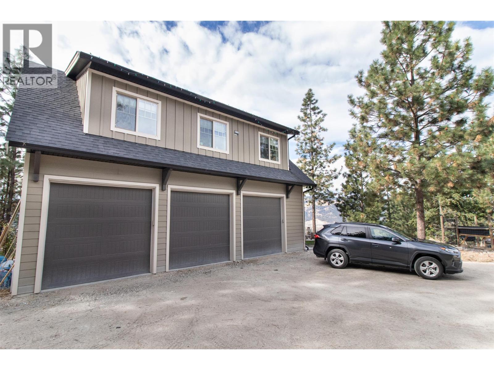 5532 Oyama Lake Rd, Lake Country, BC V4V 2C9