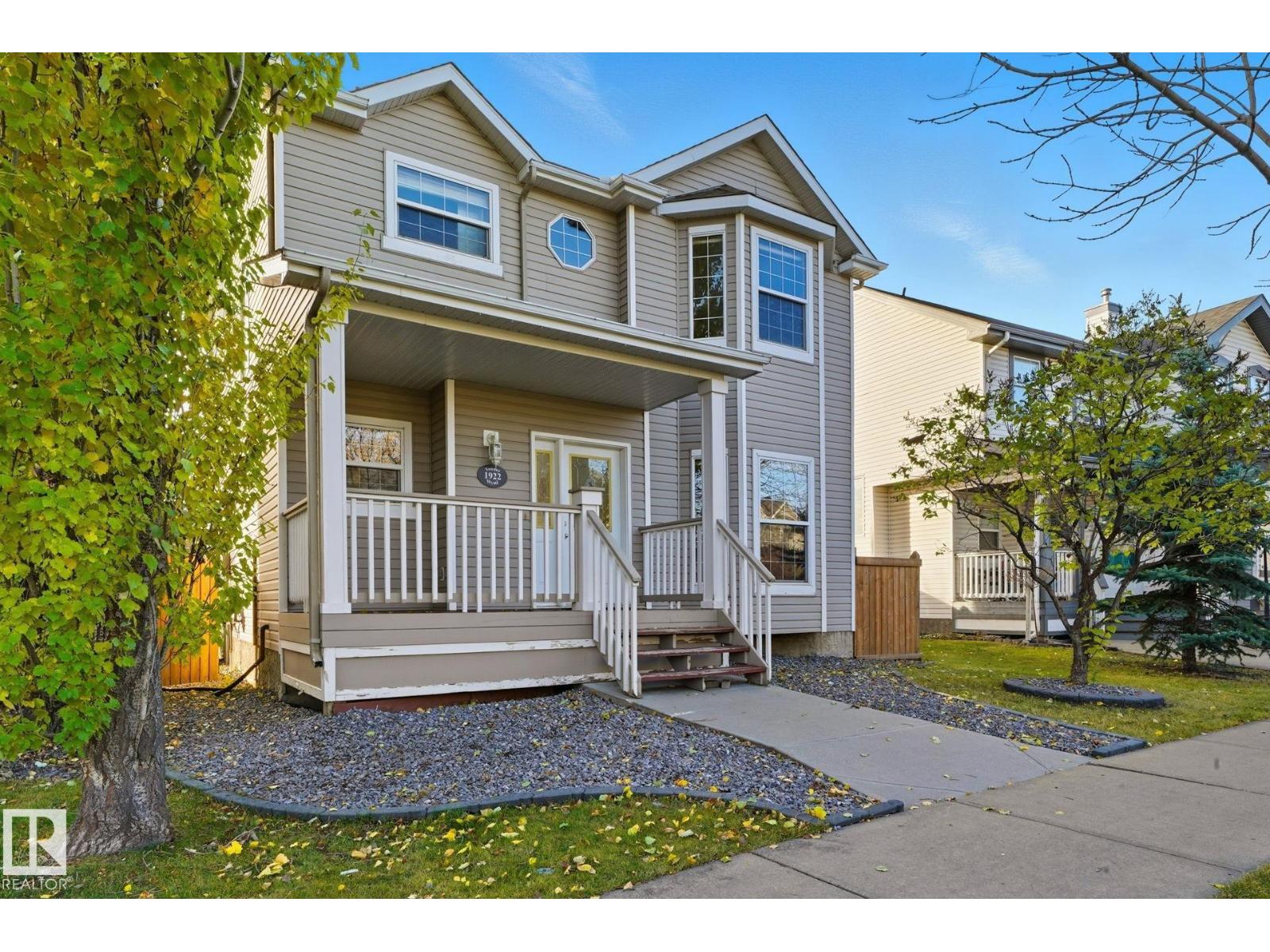 1922 Tanner Wd NW, Edmonton, AB T6R 2S5