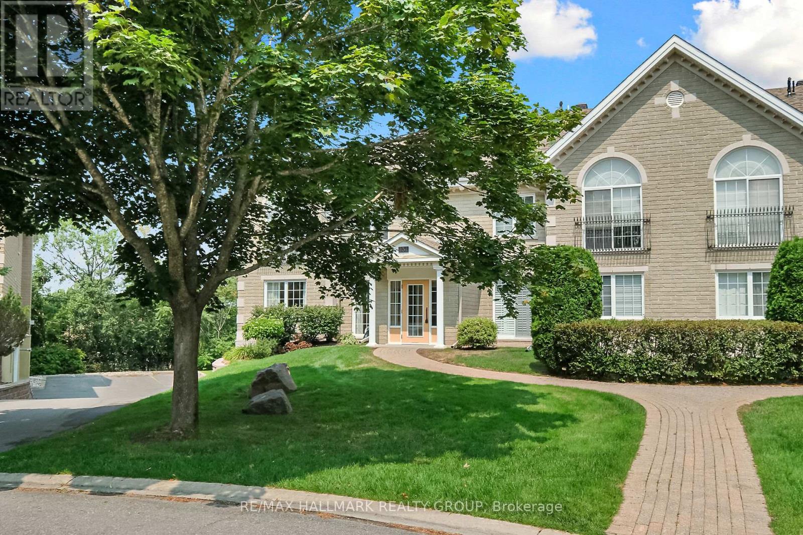 1 Unit 131 Robson Ct #a, Ottawa, ON K2K 2W1