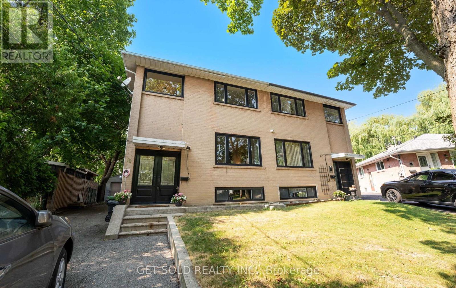 10 Dunboyne Ct, Toronto, ON M2R 2B7
