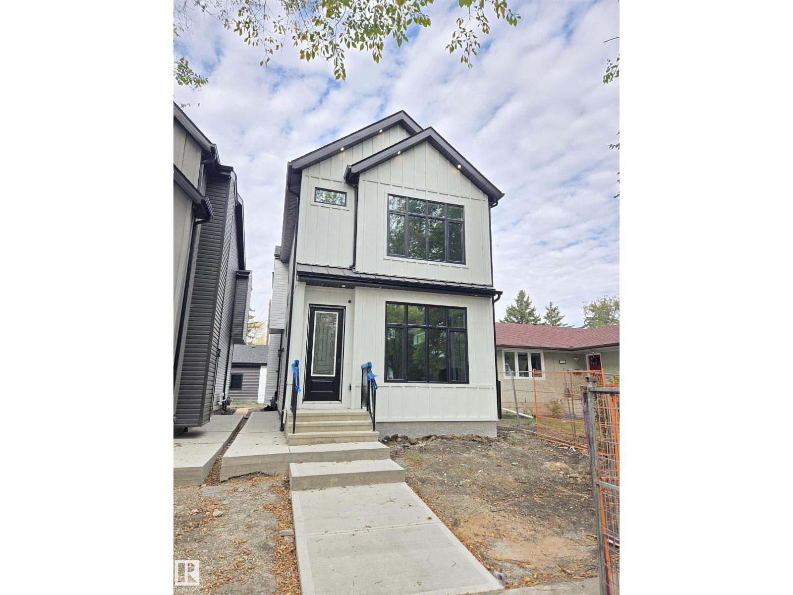 89 Av Nw Unit 7940, Edmonton, AB T6C 1N5