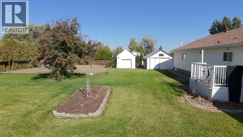 202 James Ave, Taber, AB T1G 2E4