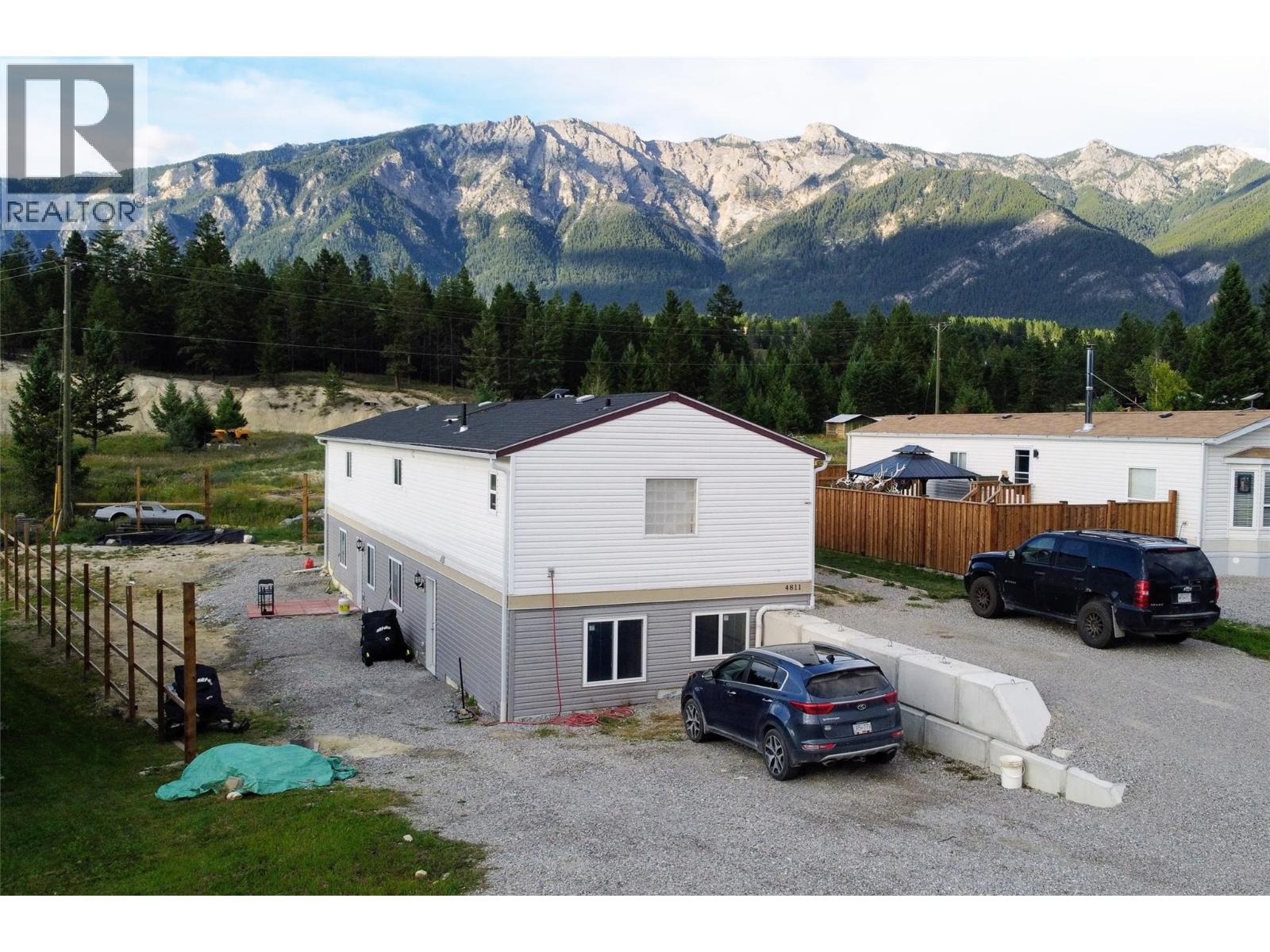 4811 Crescentwood Dr, Edgewater, BC V0A 1E0