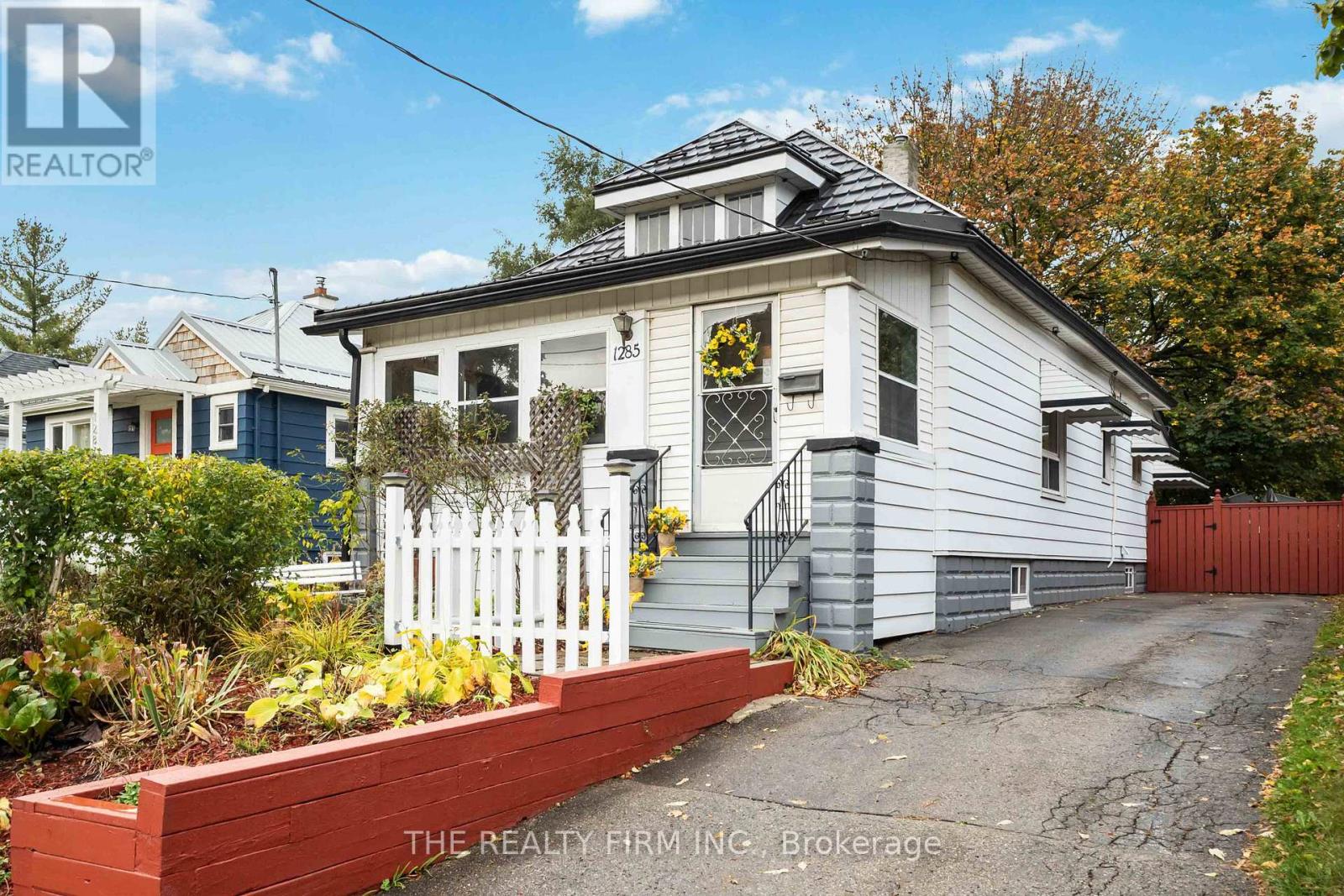 1285 York St, London, ON N5W 2V5