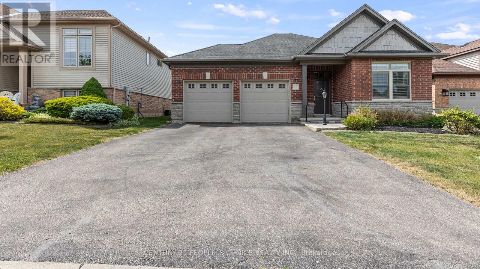11 Aaron Trl, Welland, ON L3B 6G4