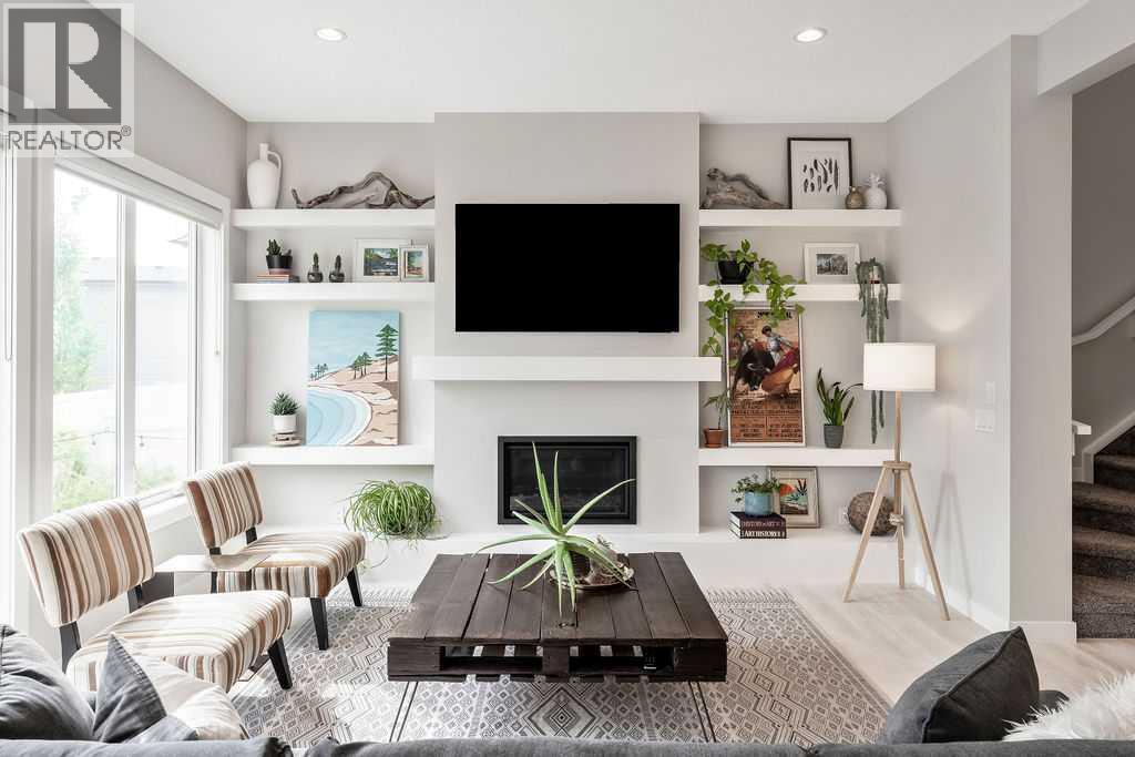 45 W Grove Way SW, Calgary, AB T3H 1Y8