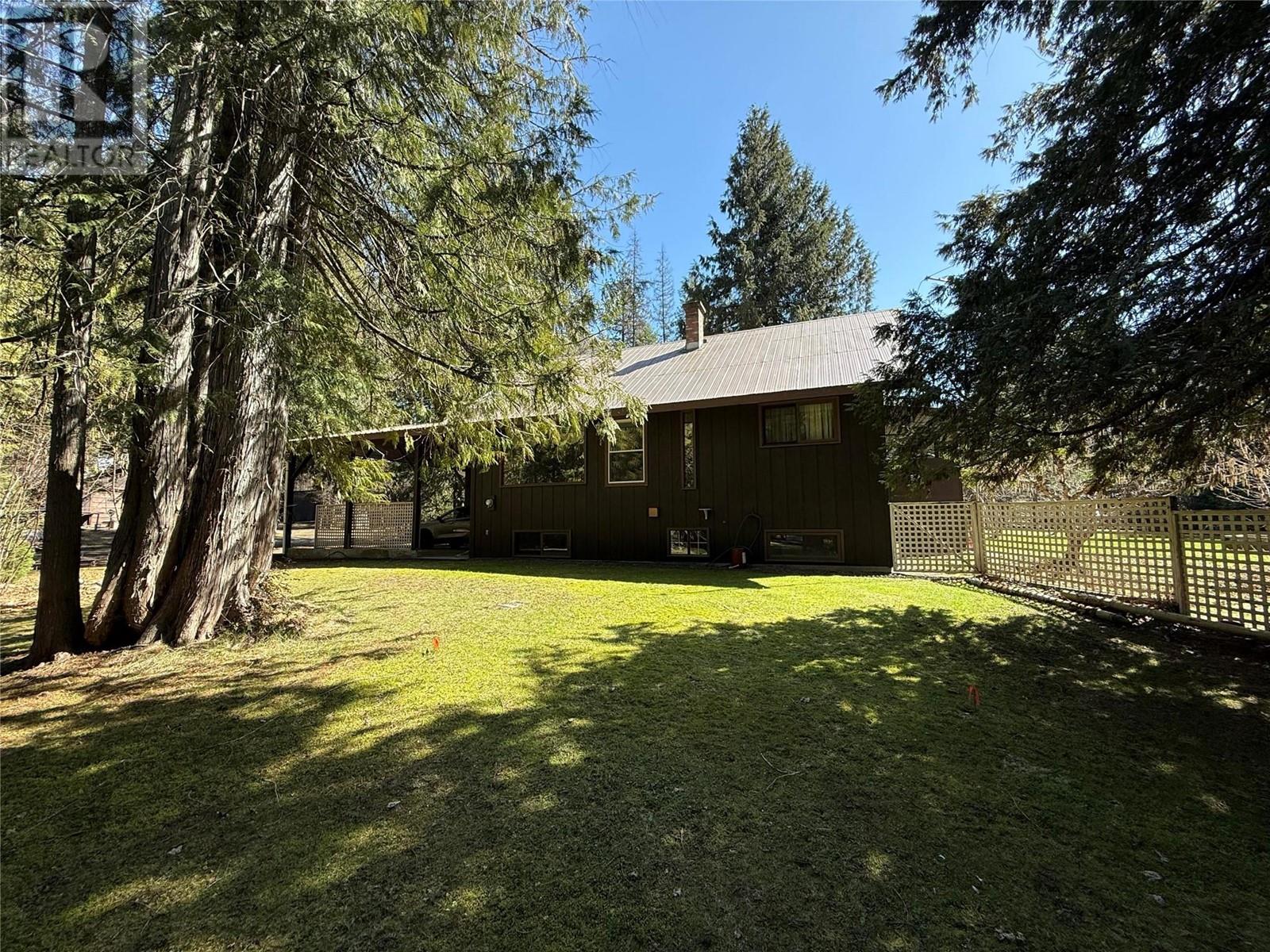 5640 Rays Rd, Winlaw, BC V0G 2J0