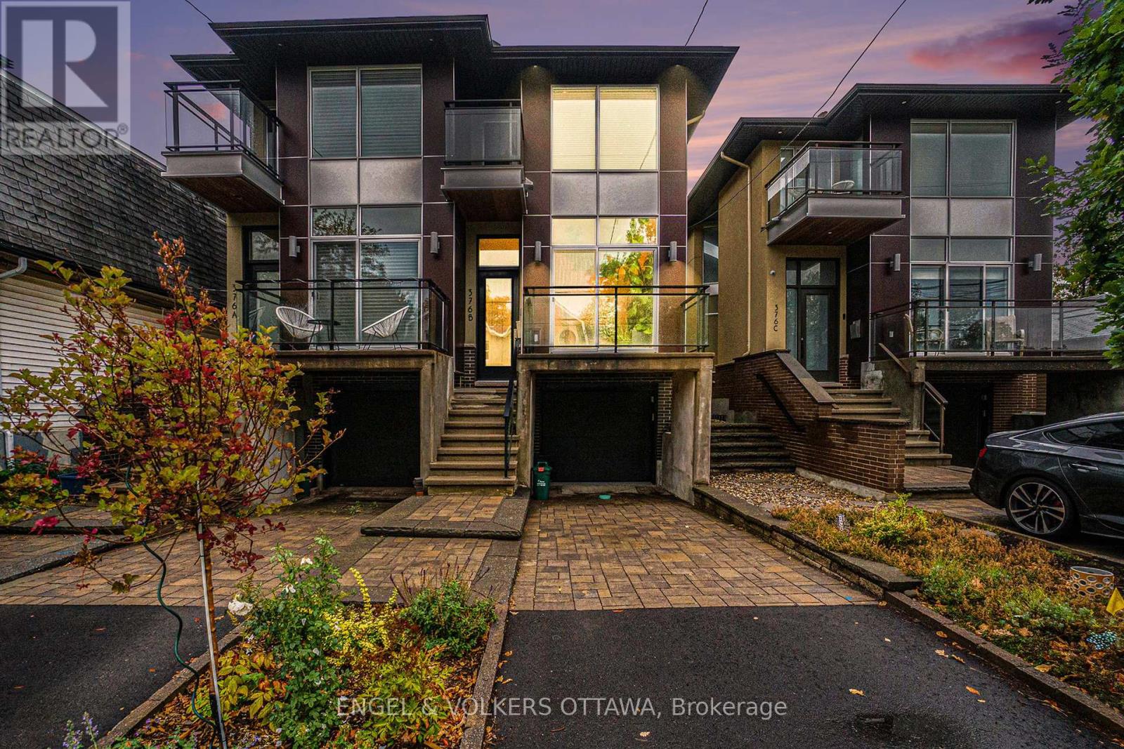 376 Wilmont Ave #b, Ottawa, ON K2A 0B1