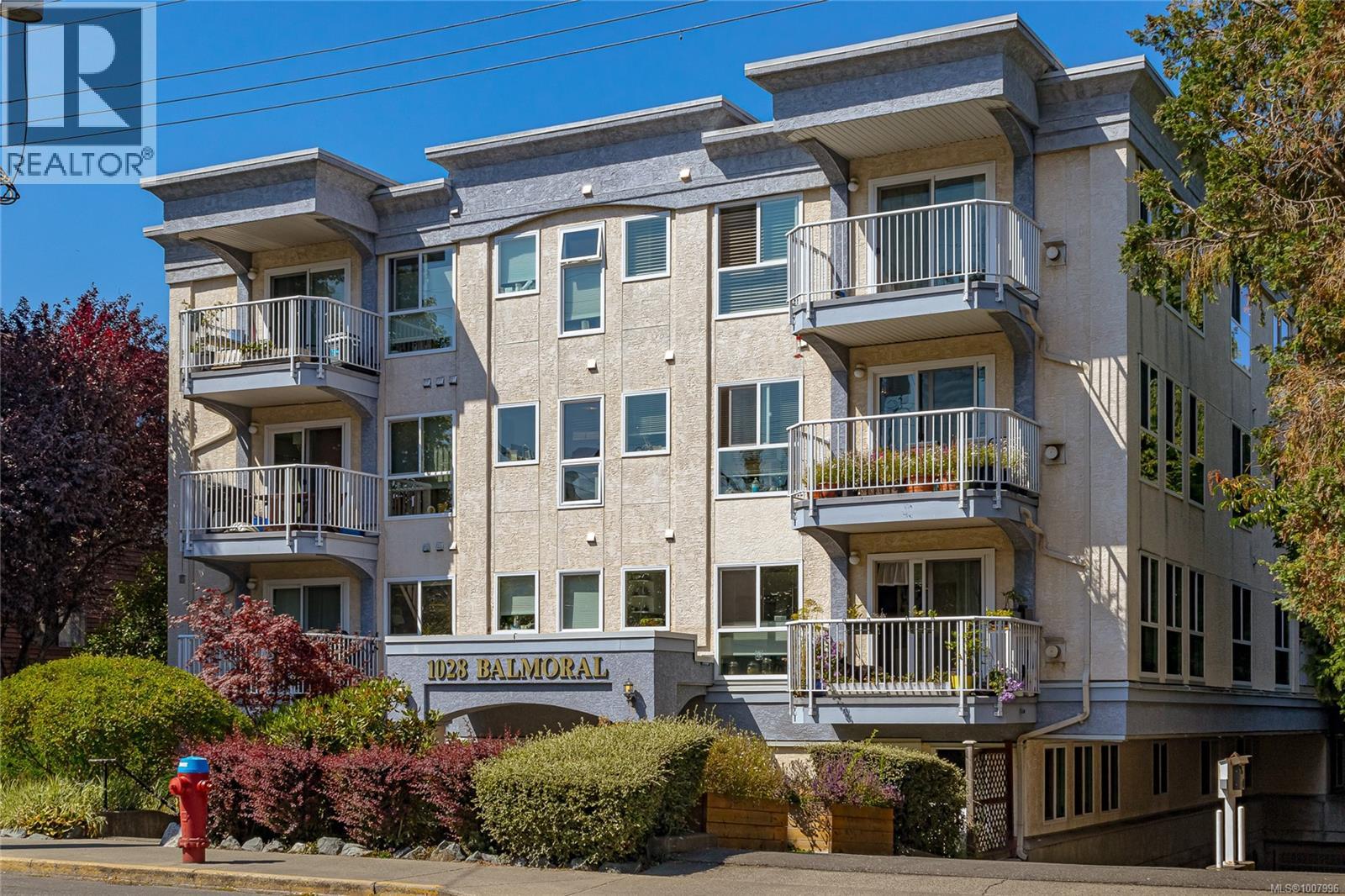 1028 Balmoral Rd Unit 403 Rd, Victoria, BC V8T 1A8