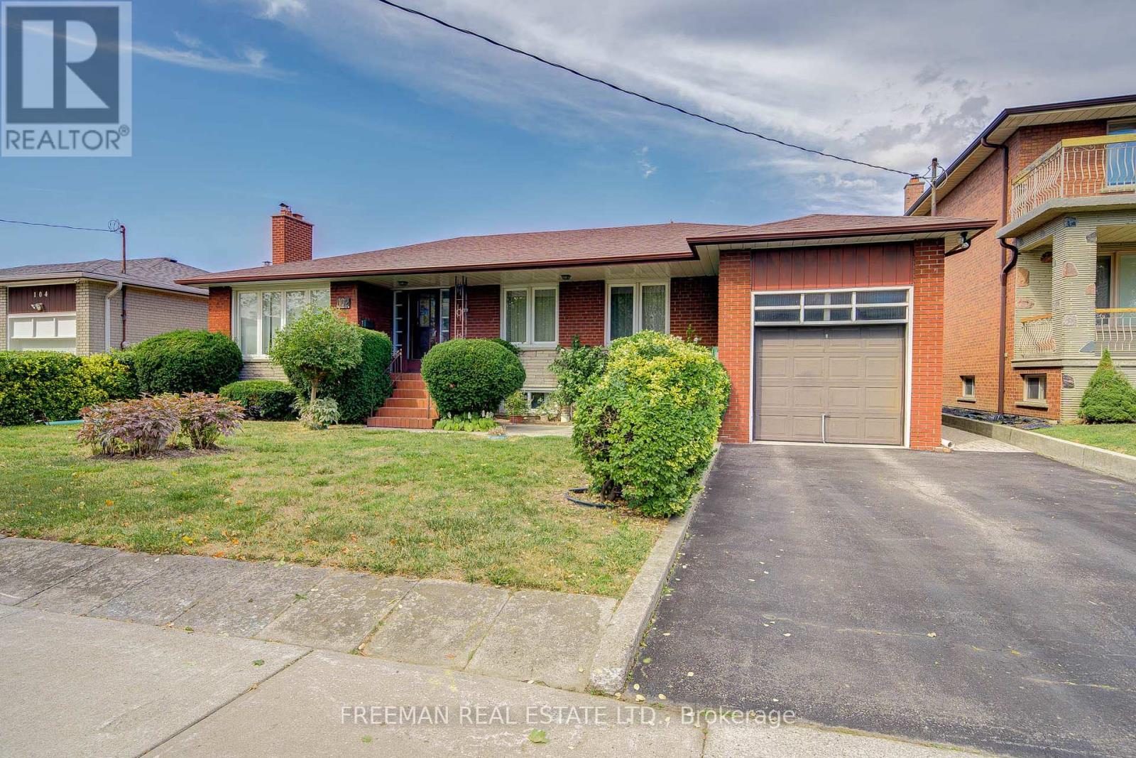 102 Hallsport Cres, Toronto Downsview-roding-cfb, ON M3M 2K6