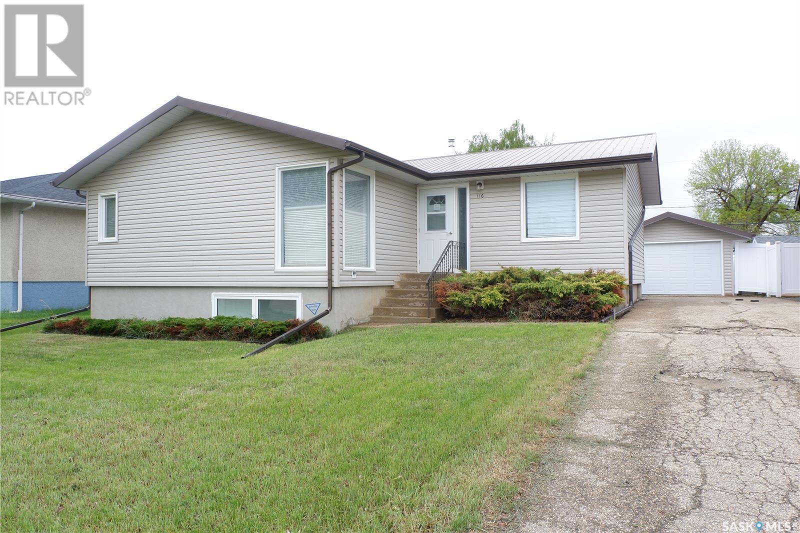 116 Empire Pl, Assiniboia, SK S0H 0B0
