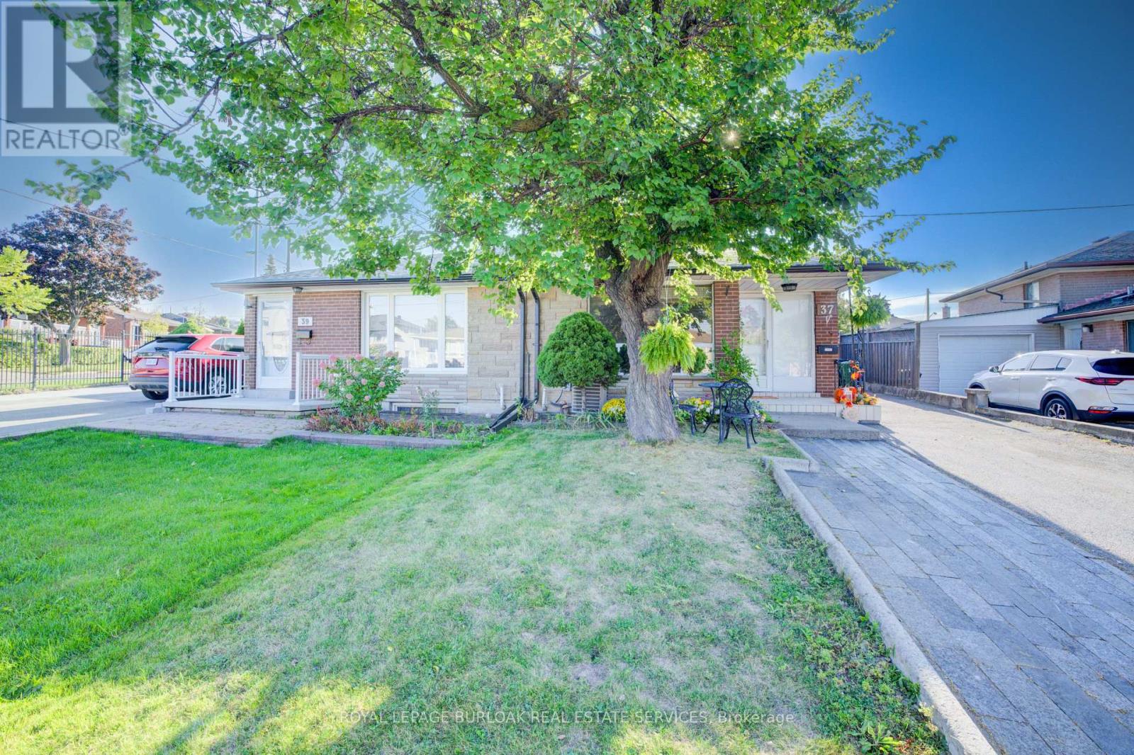 37 Hucknall Rd, Toronto, ON M3J 1V7