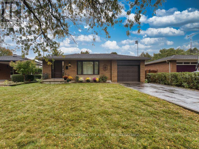 17 Regent Dr, St. Catharines Vinelinwell, ON L2M 3L6