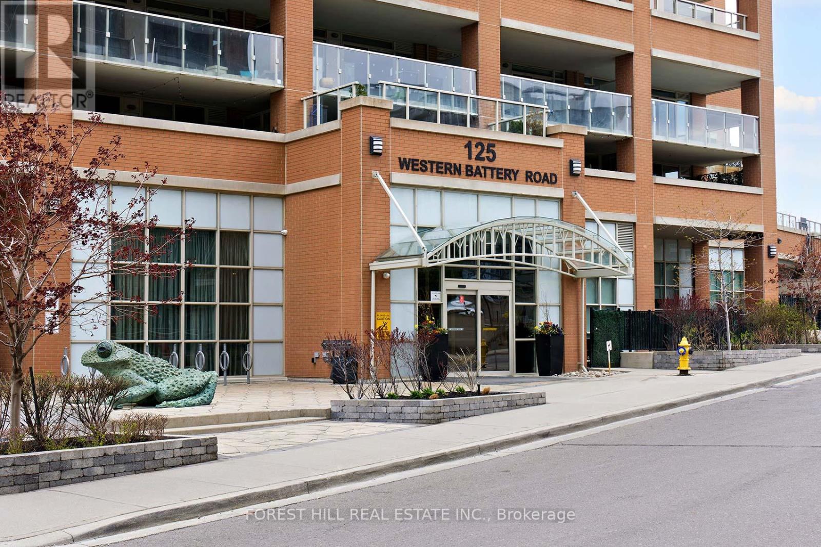 303 125 Western Battery Rd, Toronto, ON M6K 3R8