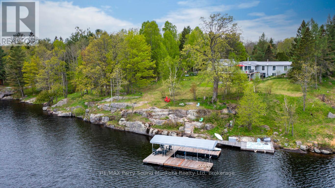 28 Lakeside Dr, McKellar, ON P2A 0B4