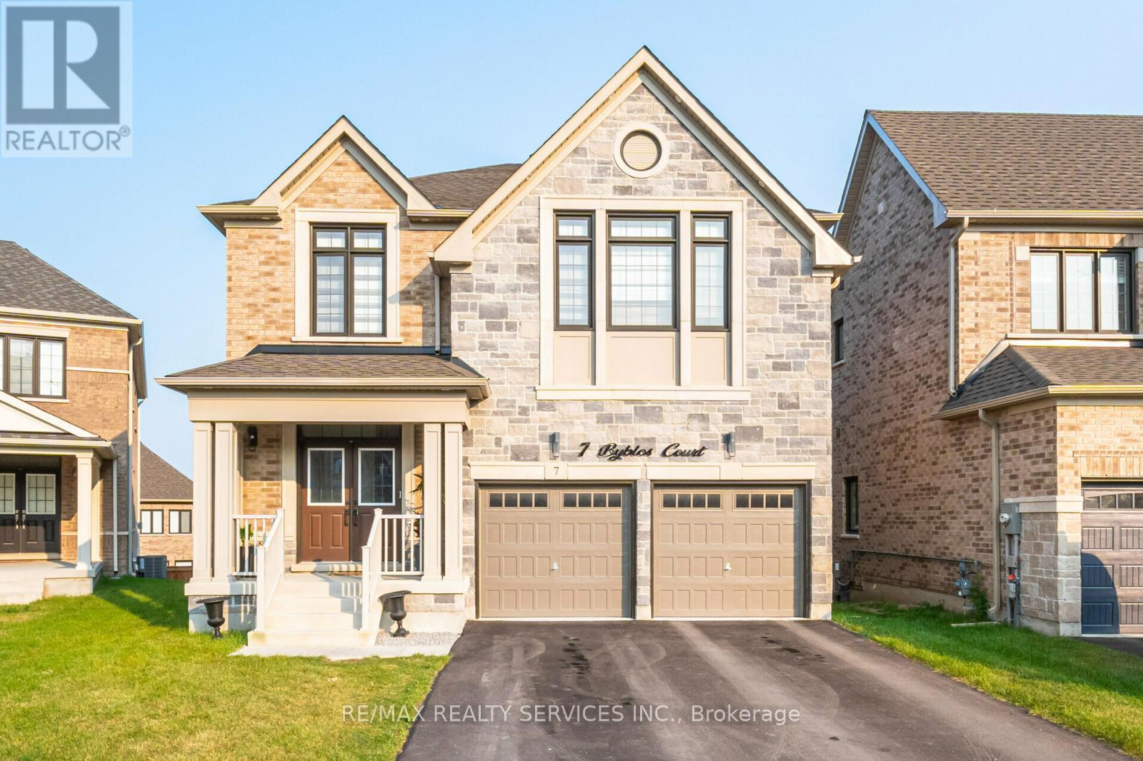 7 Byblos Ct, East Gwillimbury Holland Landing, ON L6N 0T3