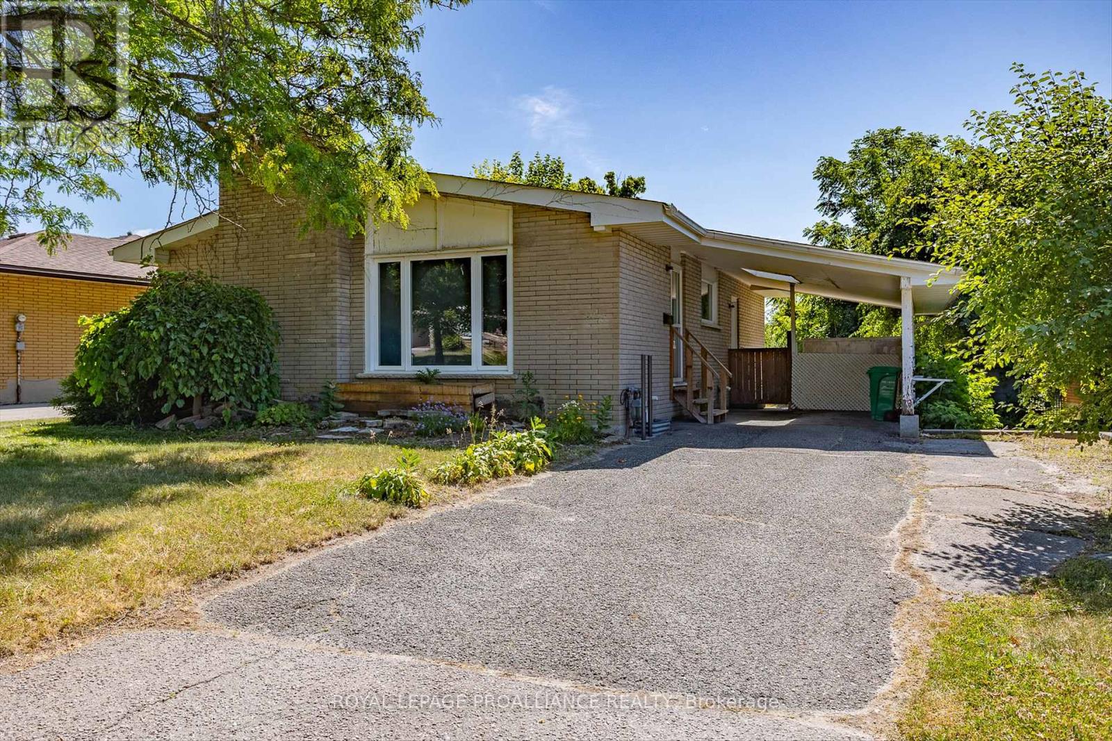 1182 Milburn St, Peterborough, ON K9H 6P2