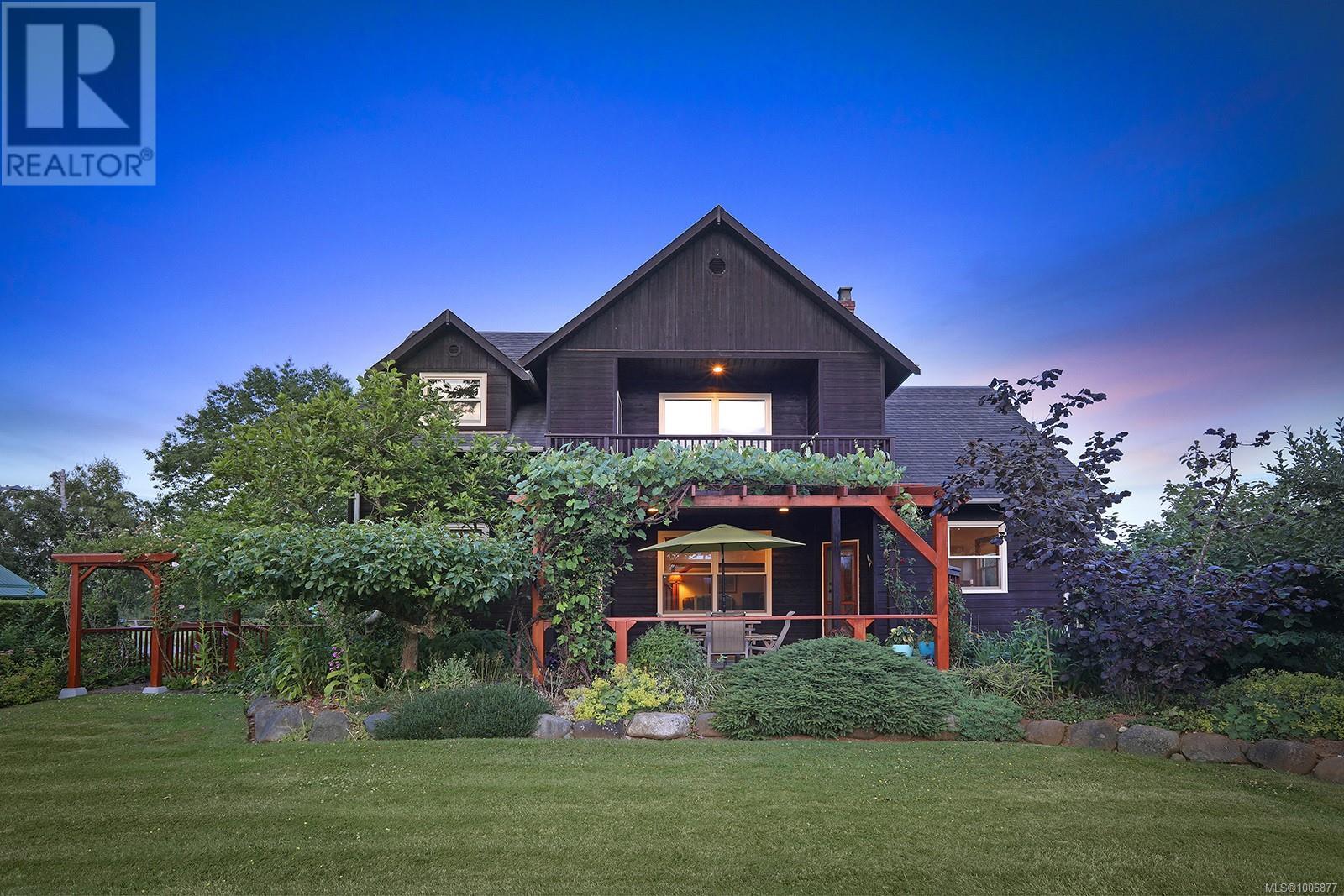 3713 Dove Creek Rd, Courtenay, BC V9J 1R9