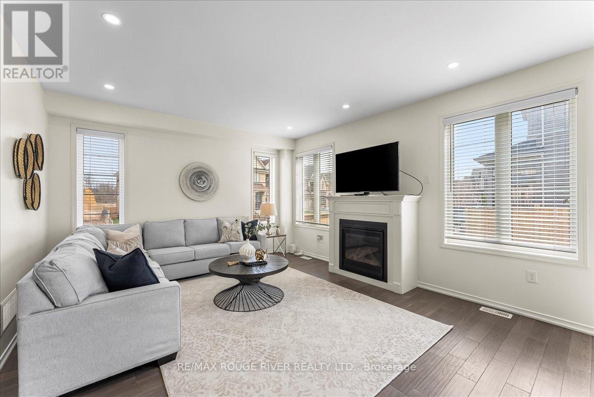 2560 Bandsman Cres, Oshawa Windfields, ON L1L 0M2