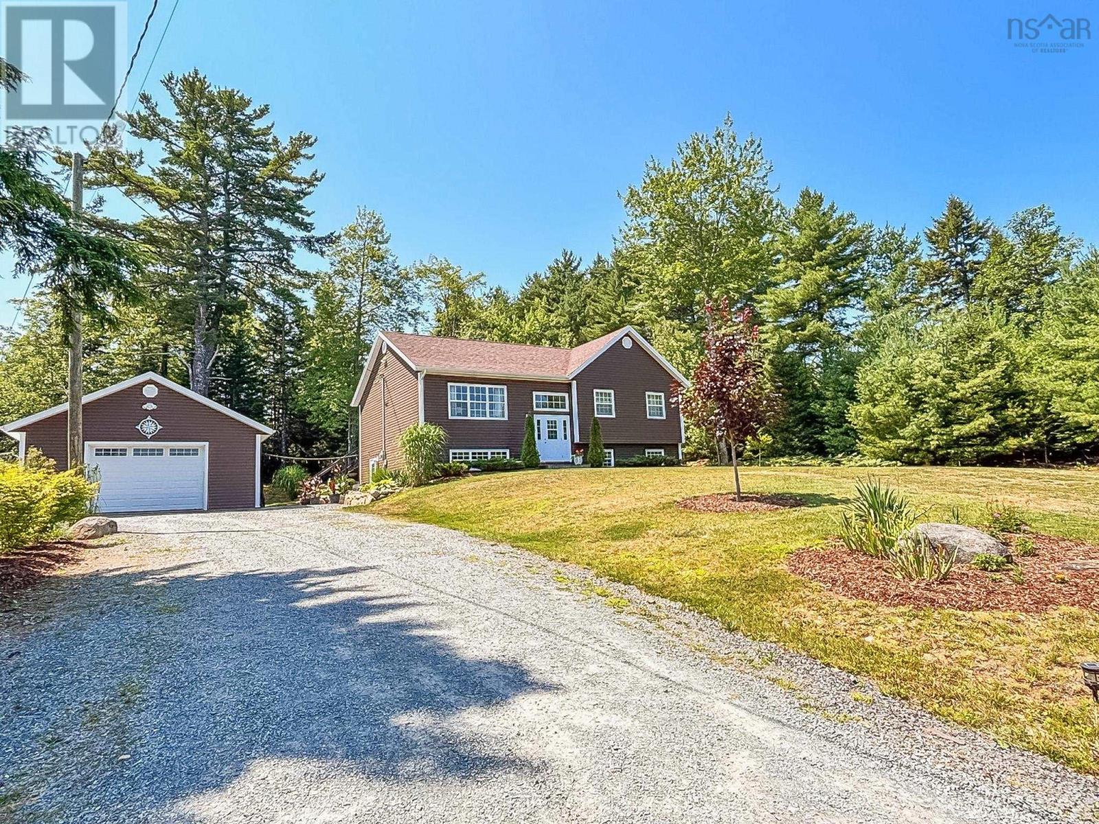 11 Adam Ridge Ln, Pine Grove, NS B0J 1E0