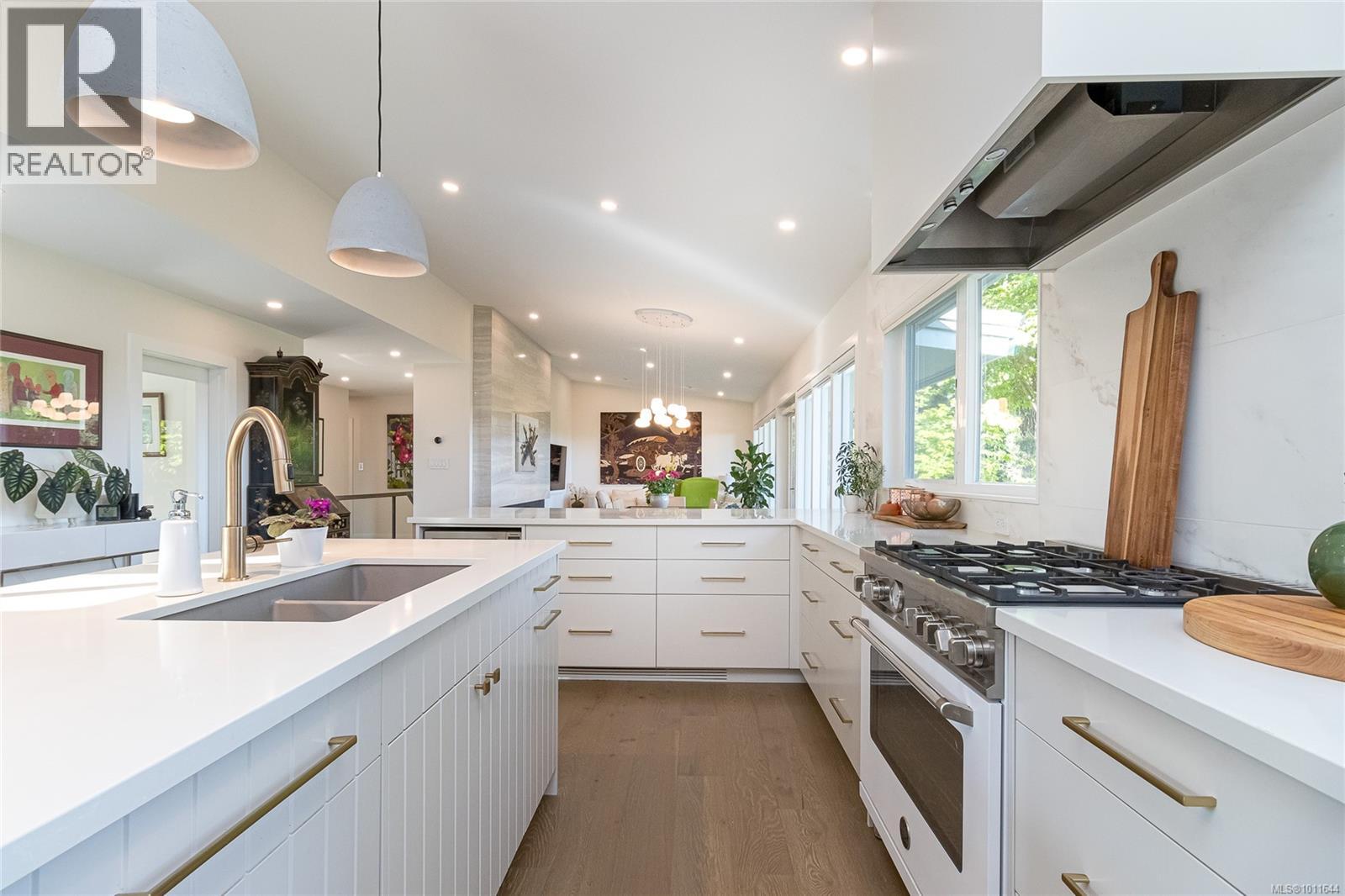 4516 Duart Rd, Saanich, BC V8N 3K2