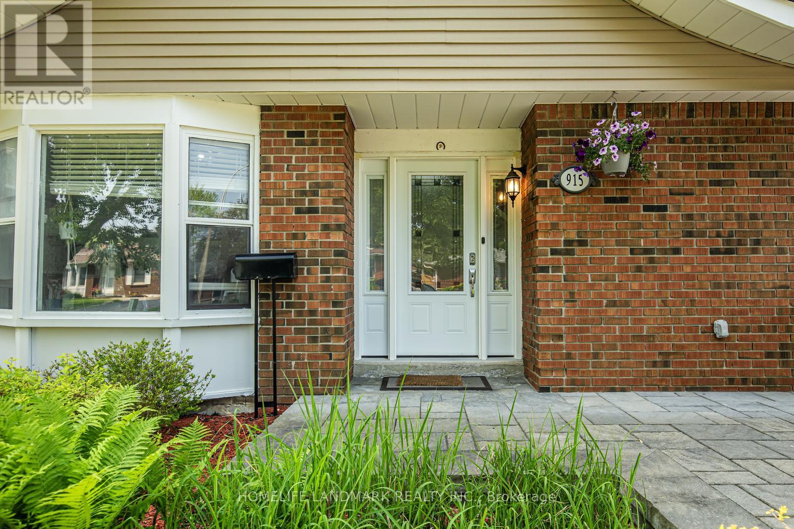 915 Harding St, Whitby, ON L1N 1Y6