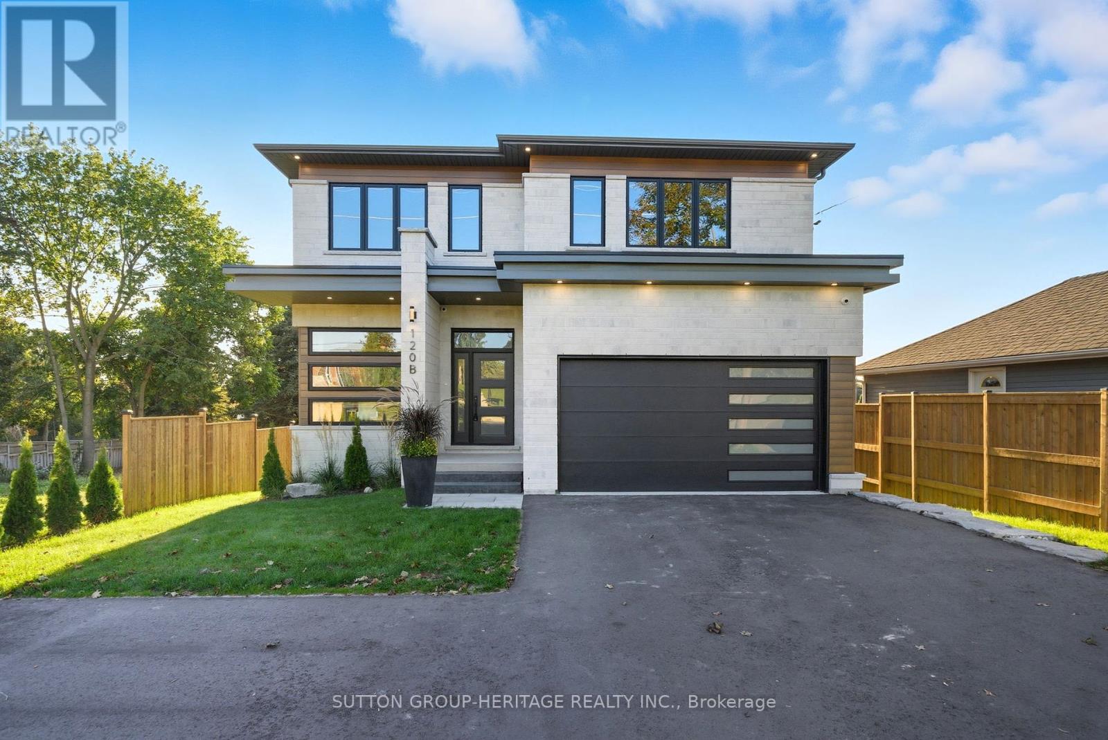 120 Cochrane St #b, Whitby, ON L1N 5H8