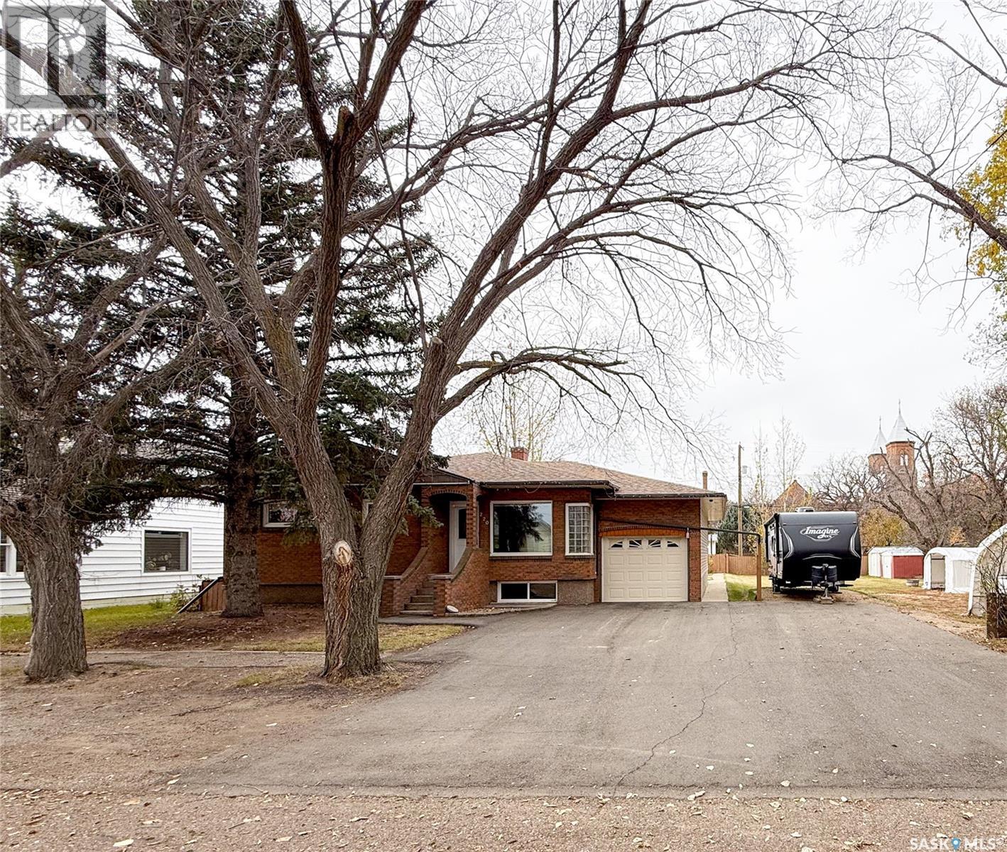 220 1st Street West, Ponteix, SK S0N 1Z0
