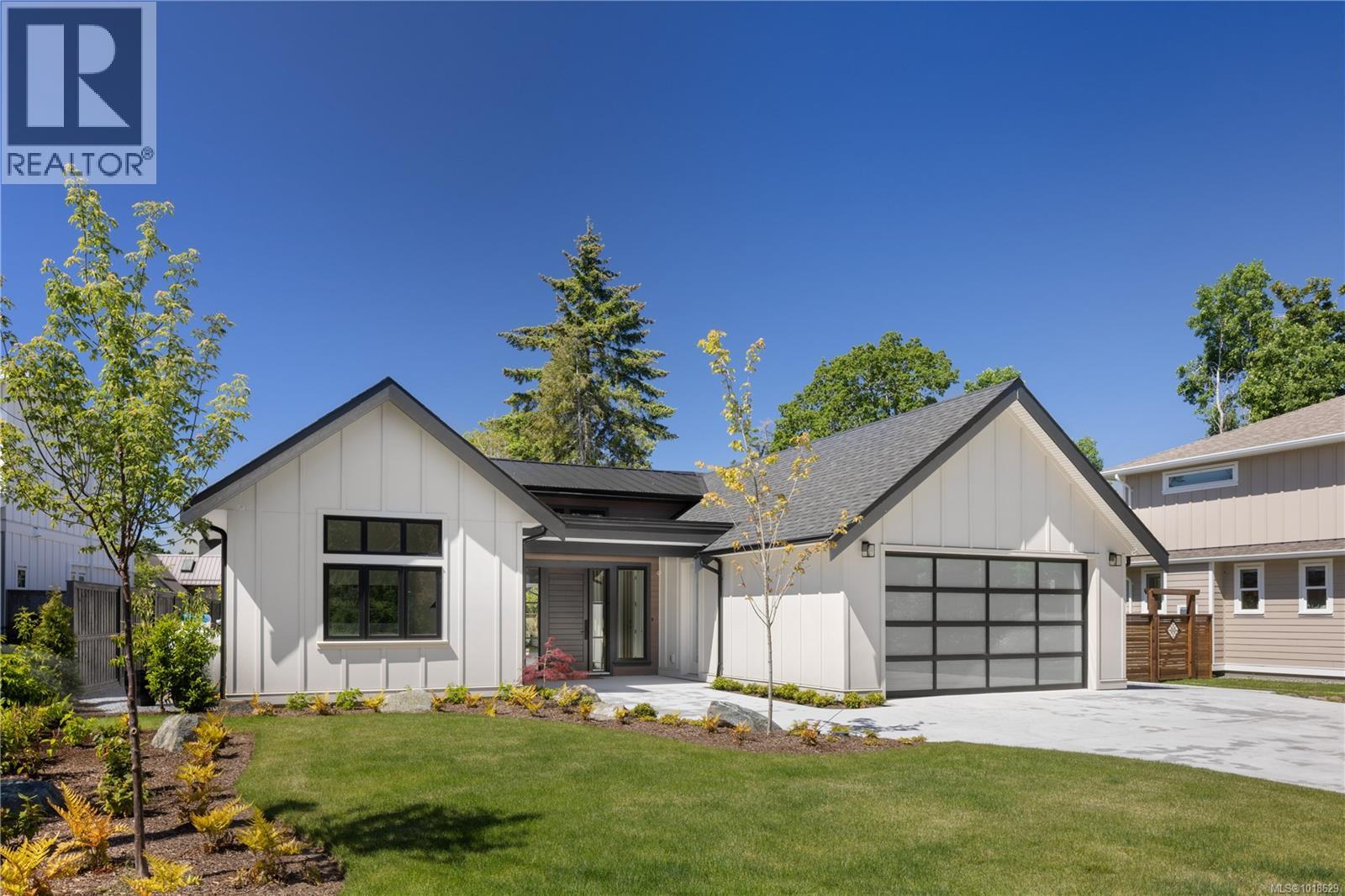 10210 Tsaykum Rd, North Saanich, BC V8L 5T6