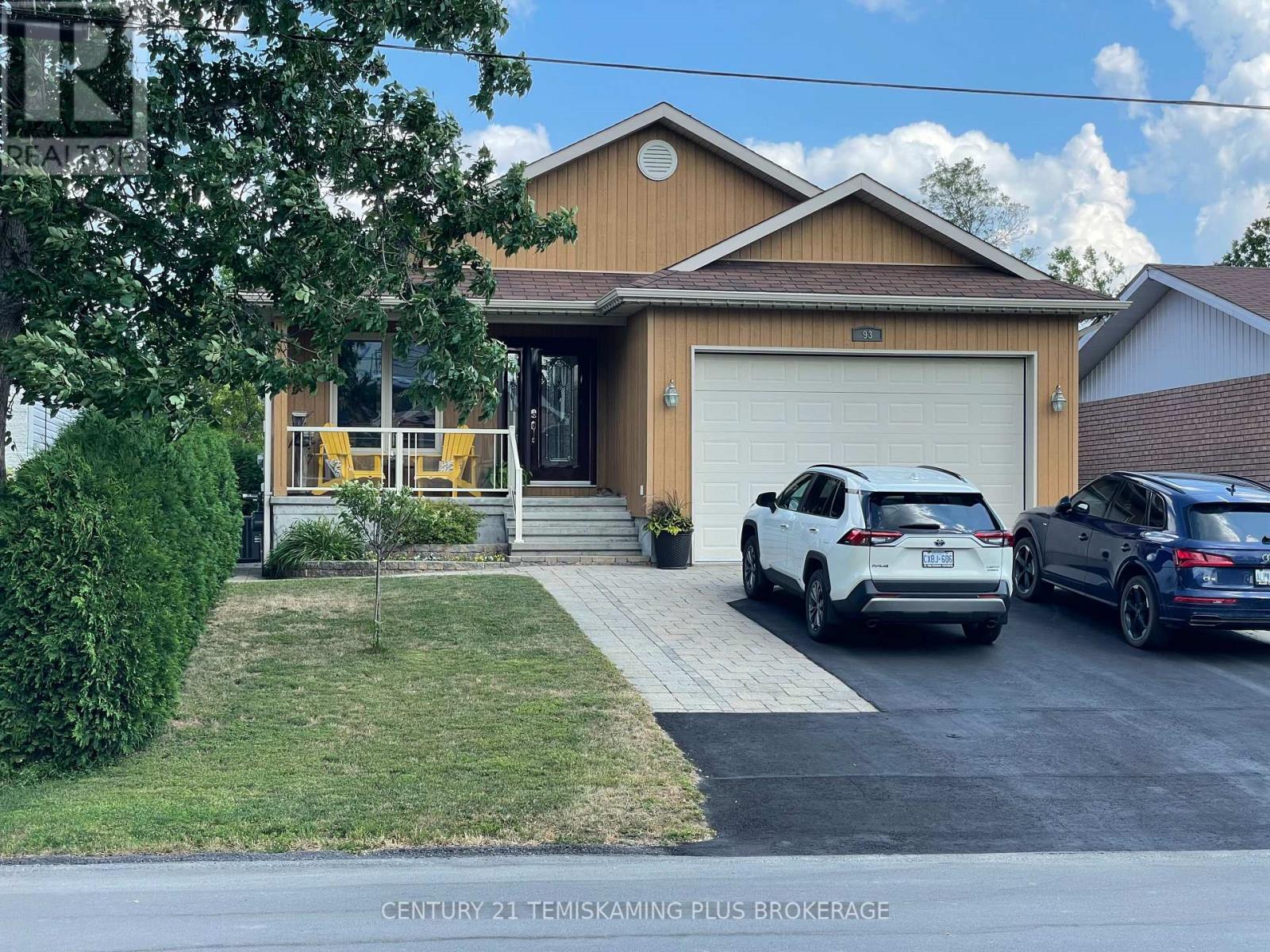 93 Paget St S, Temiskaming Shores, ON P0J 1P0