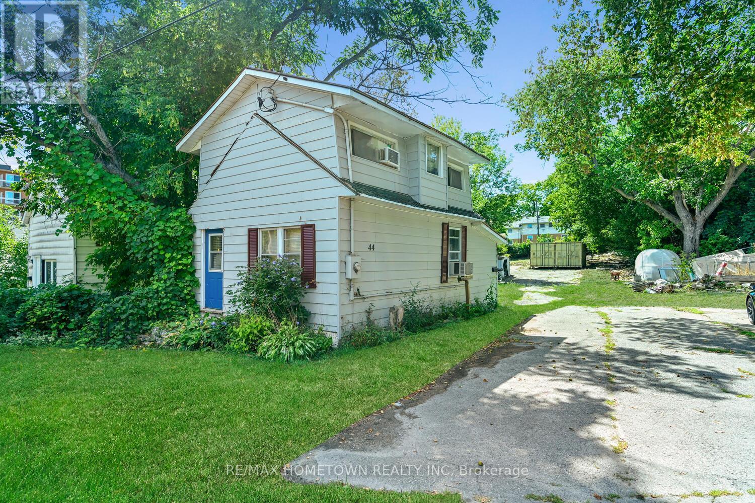 44 Stewart Blvd, Brockville, ON K6V 4W1
