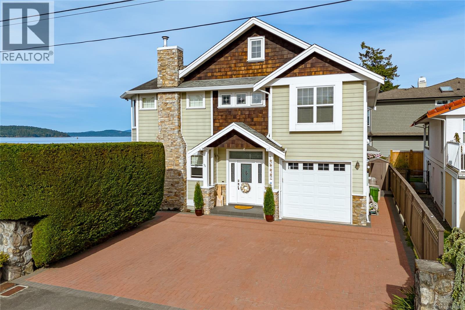 10239 Fifth St, Sidney, BC V8L 2Y4