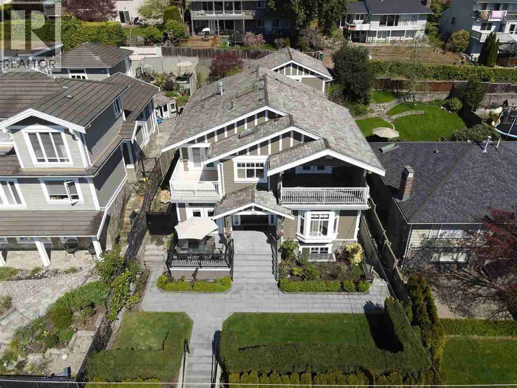 1361 Lawson Ave, West Vancouver, BC V7T 2E6