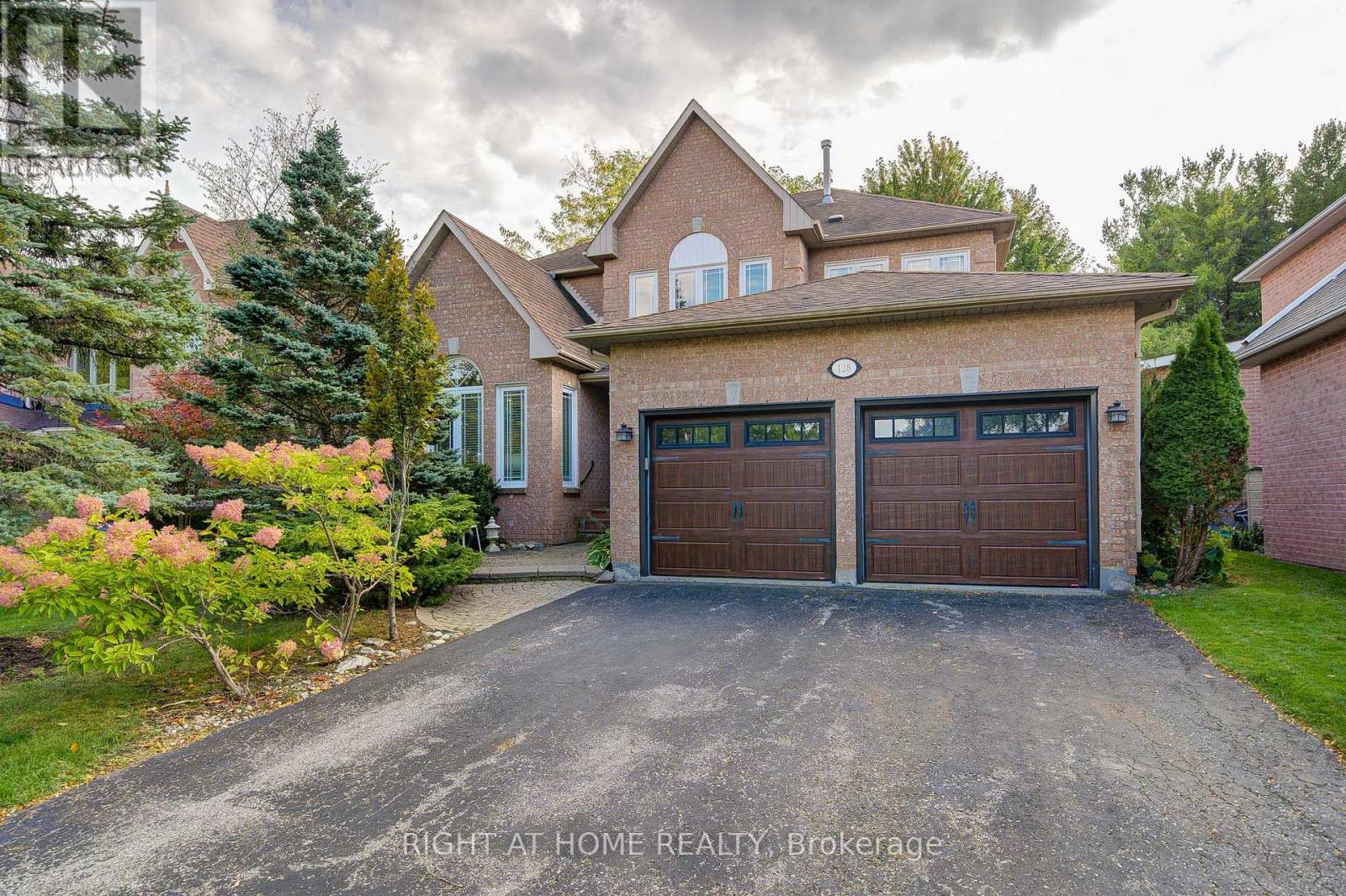 128 Carlyle Cres, Aurora, ON L4G 6P7