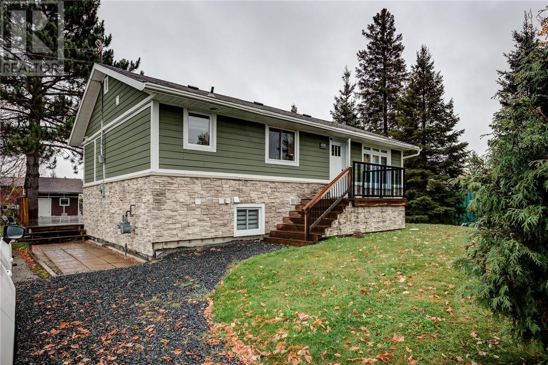 4038 Velma St, Val Caron, ON P3N 1J9