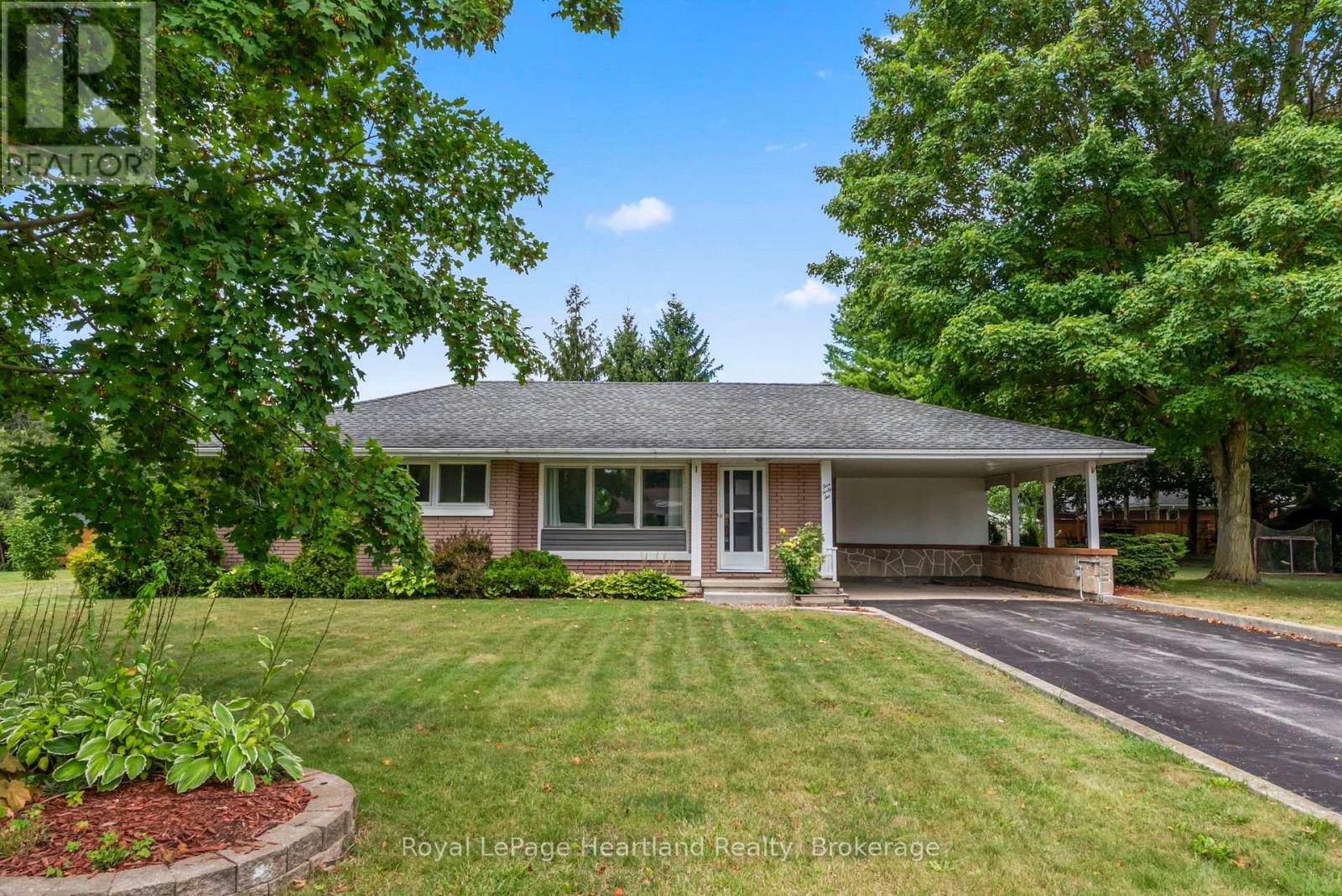 542 Angus St, North Huron, ON N0G 2W0