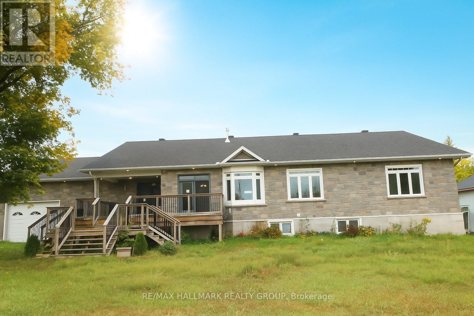 4 Mineview Rd, Whitewater Region, ON K0J 1Y0