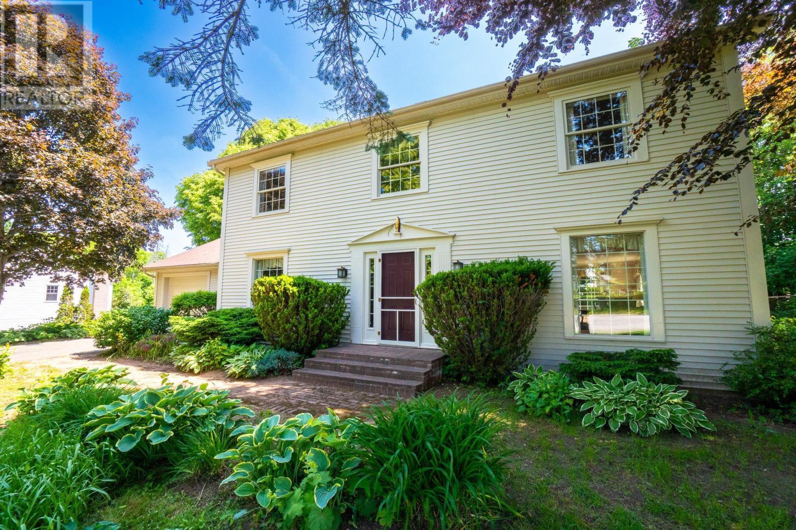 9 Glenlee Dr, Kentville, NS B4N 4Y5