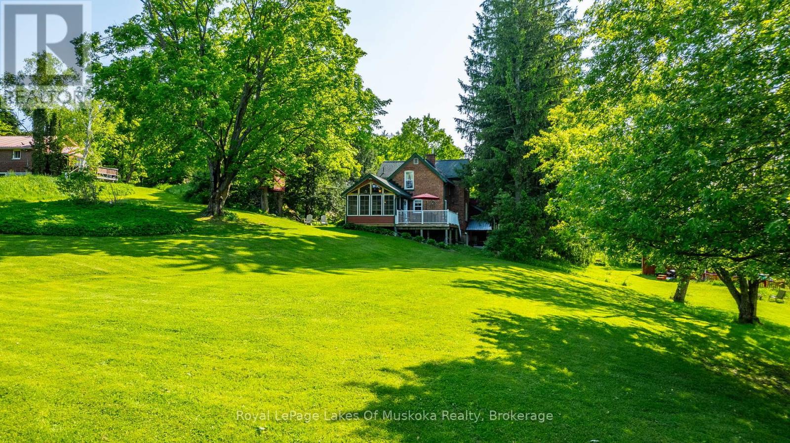 229 Fraserburg Rd, Bracebridge Macaulay, ON P1L 0G9