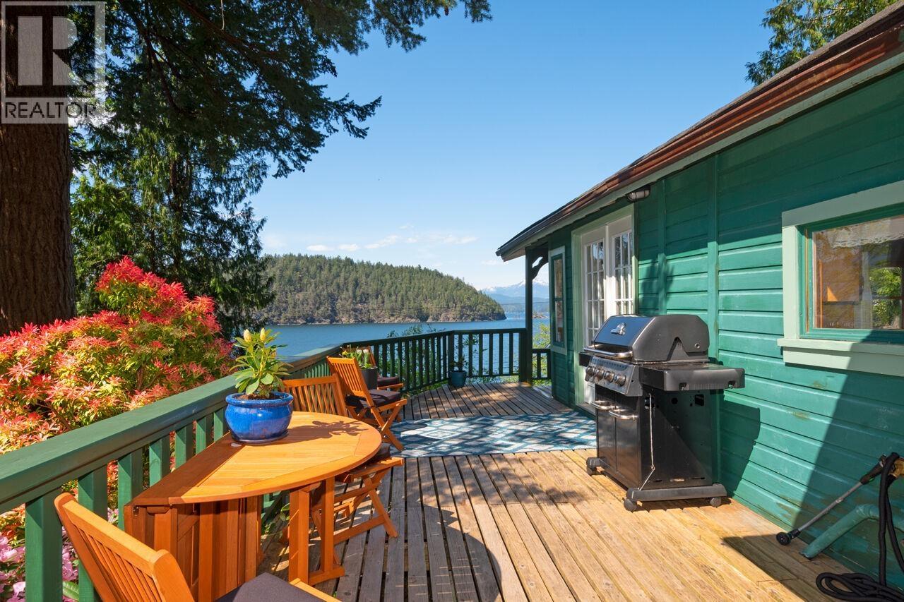 1587 Mount Gardner Rd, Bowen Island, BC V0N 1G2